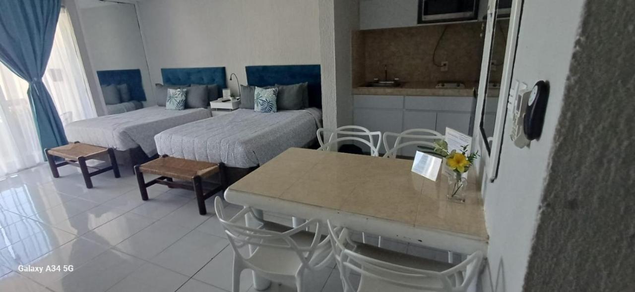 Front Beach Studio - 3