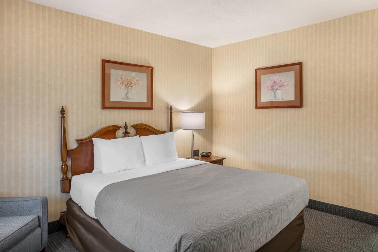 Battlefield Inn and Suites — photo 18