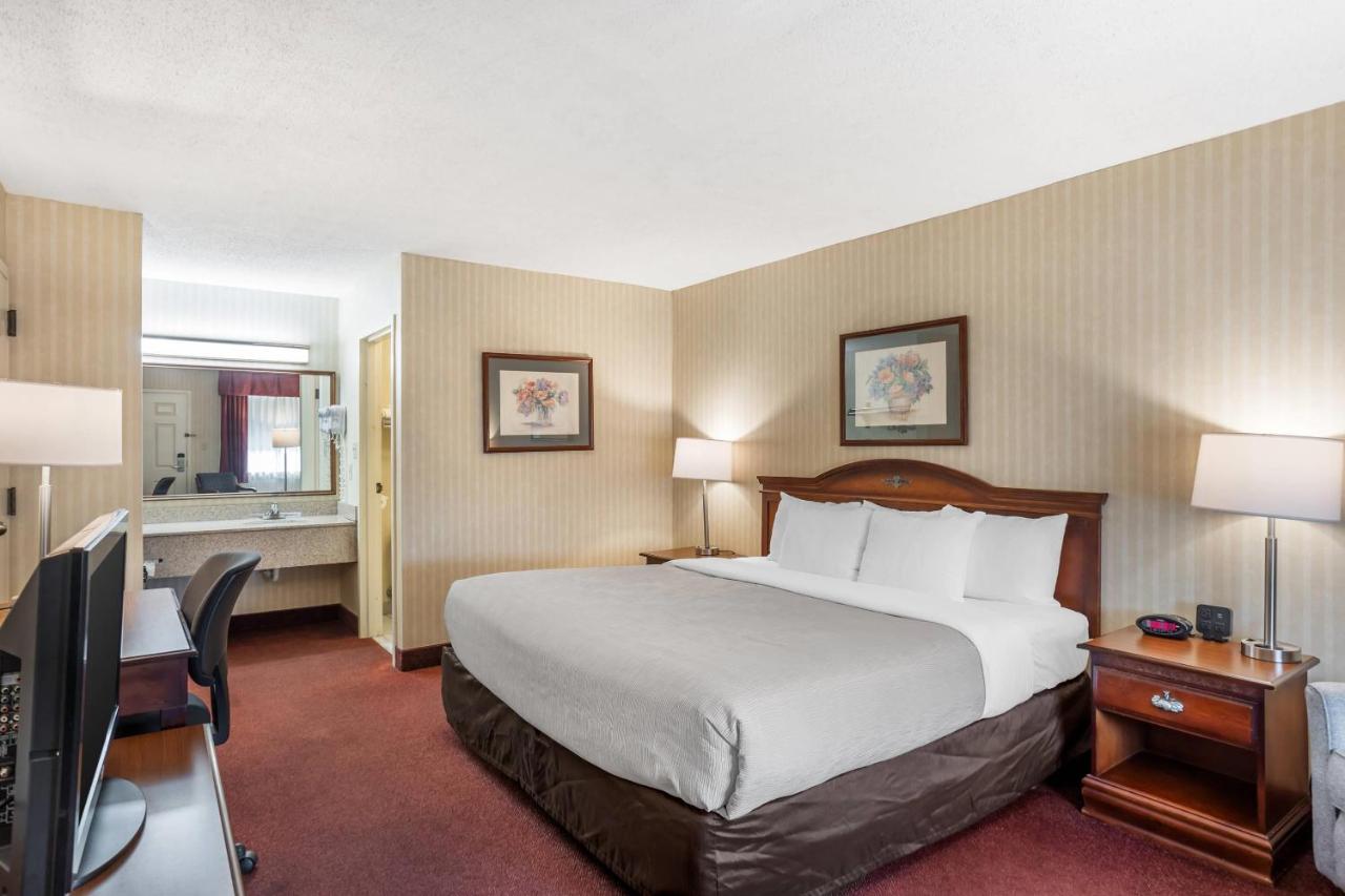 Battlefield Inn and Suites — photo 12