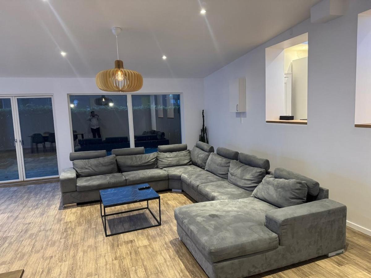 Luxury villa with modern design & spa bathroom - 3