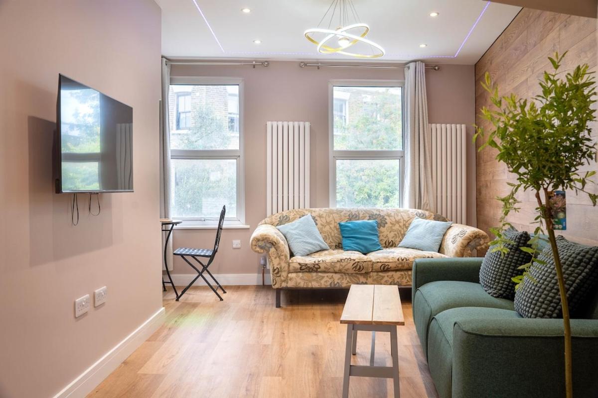 Chic 2BR Herne Hill Flat - 10 Mins on Train to Central London!