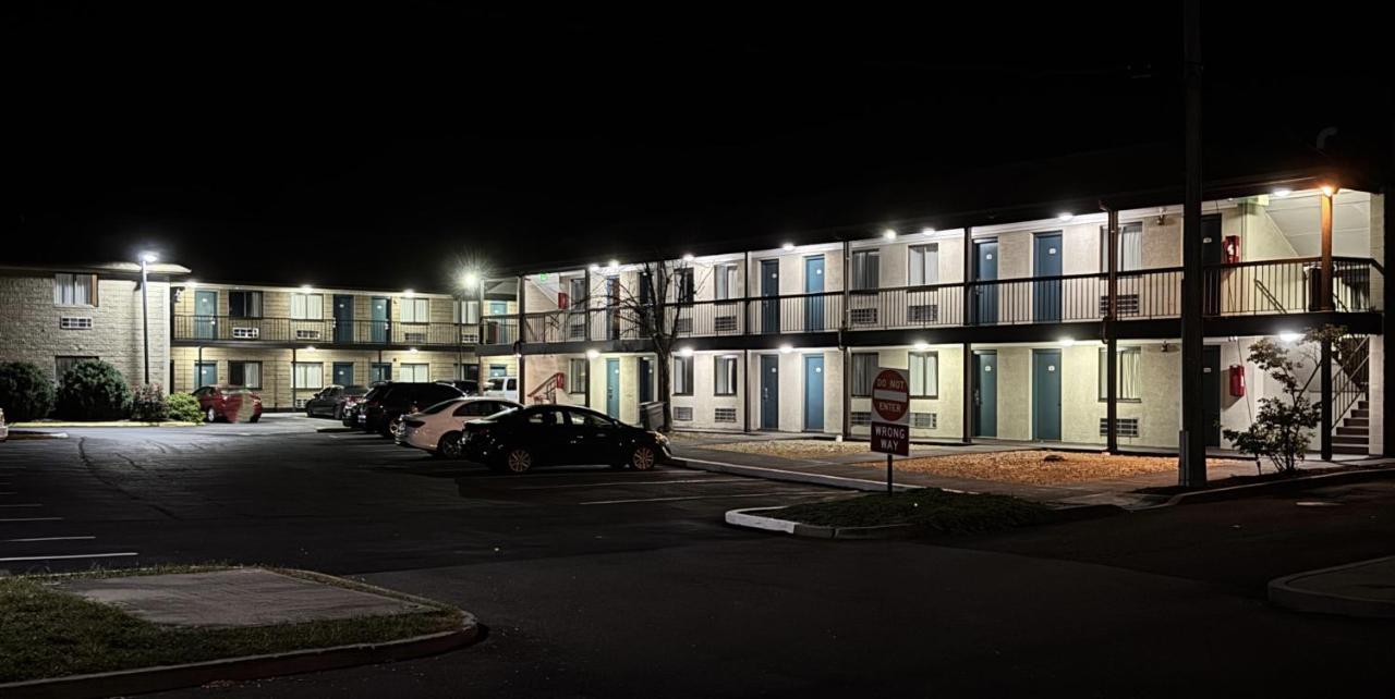 Norwalk Westport Motel — photo 21