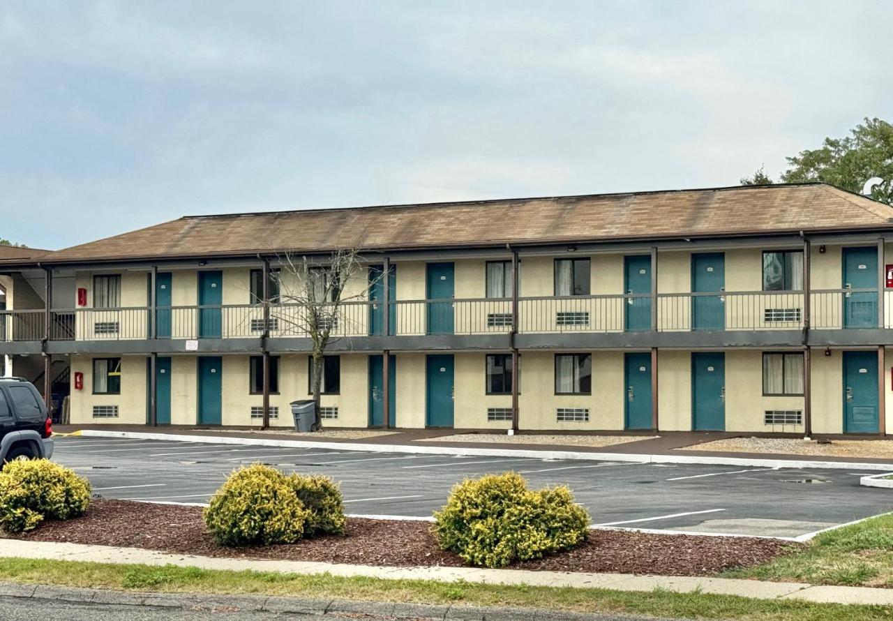 Norwalk Westport Motel — photo 23