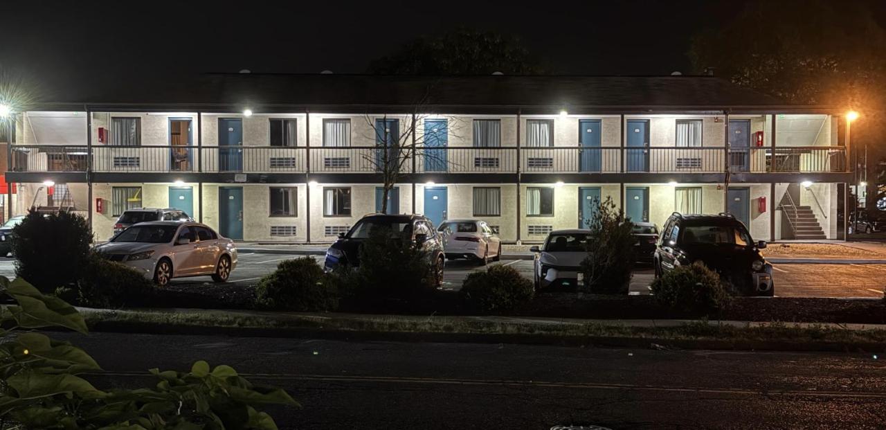 Norwalk Westport Motel — photo 24