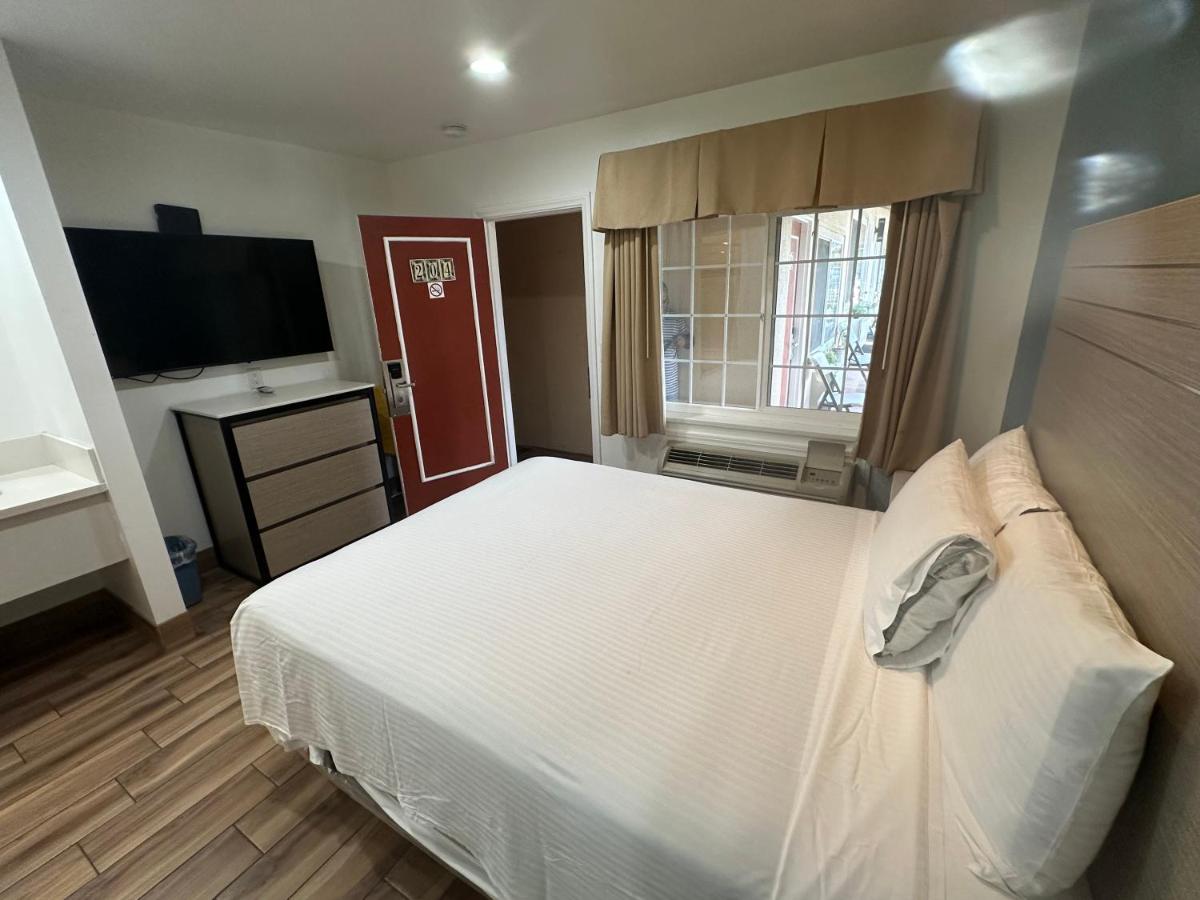Town & Country Inn — photo 11