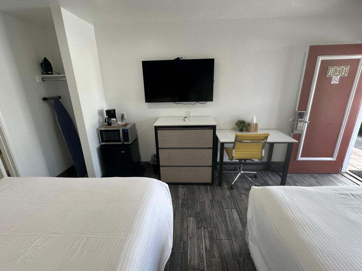 Town & Country Inn — photo 22
