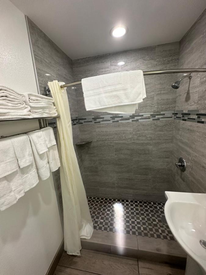 Town & Country Inn — photo 21