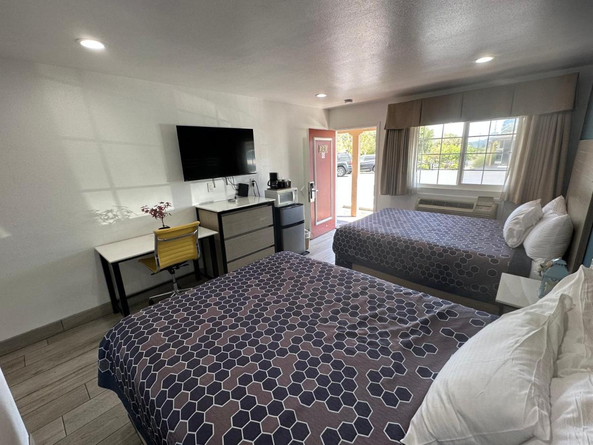 Town & Country Inn — photo 20