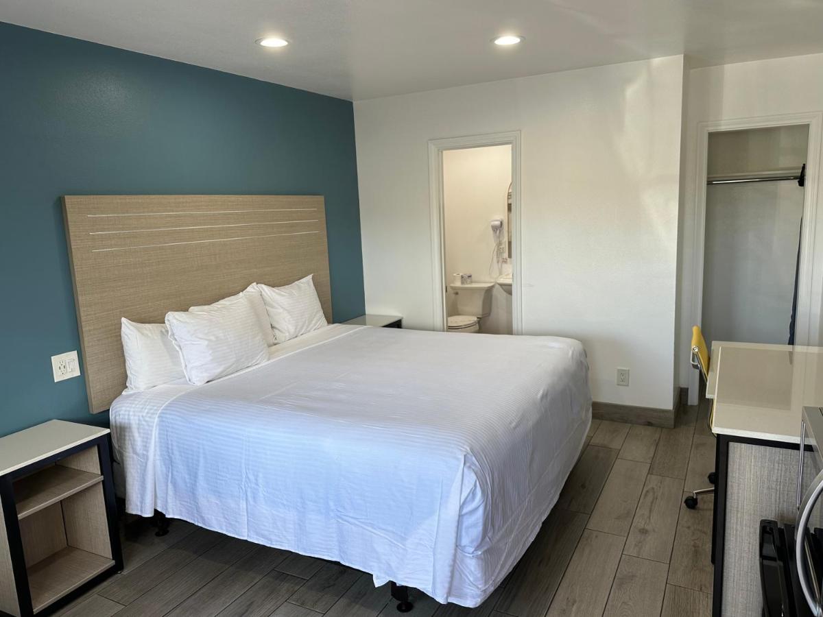 Town & Country Inn — photo 18