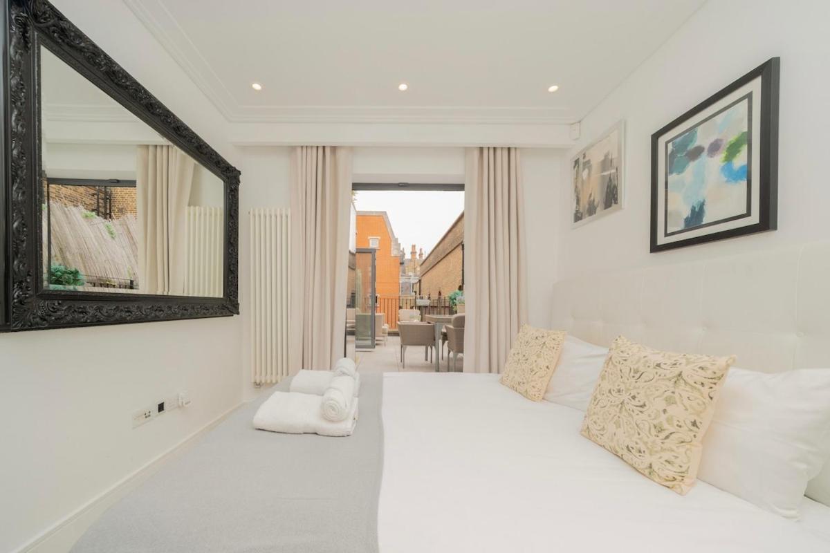 Mayfair's Luxurious Gem with Terrace - 2