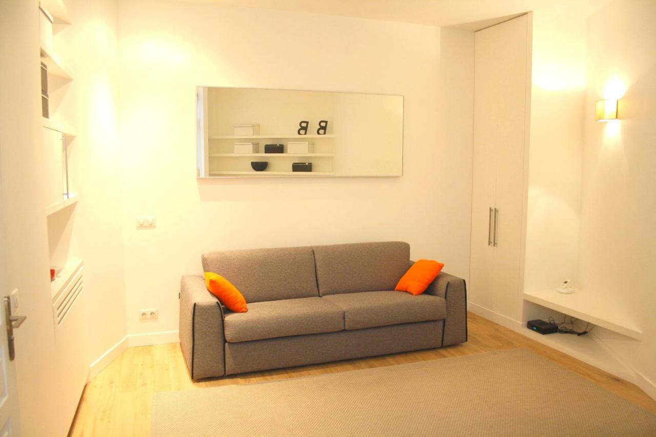 PALAIS ROYAL Paris, rue d'Argenteuil VII - 5