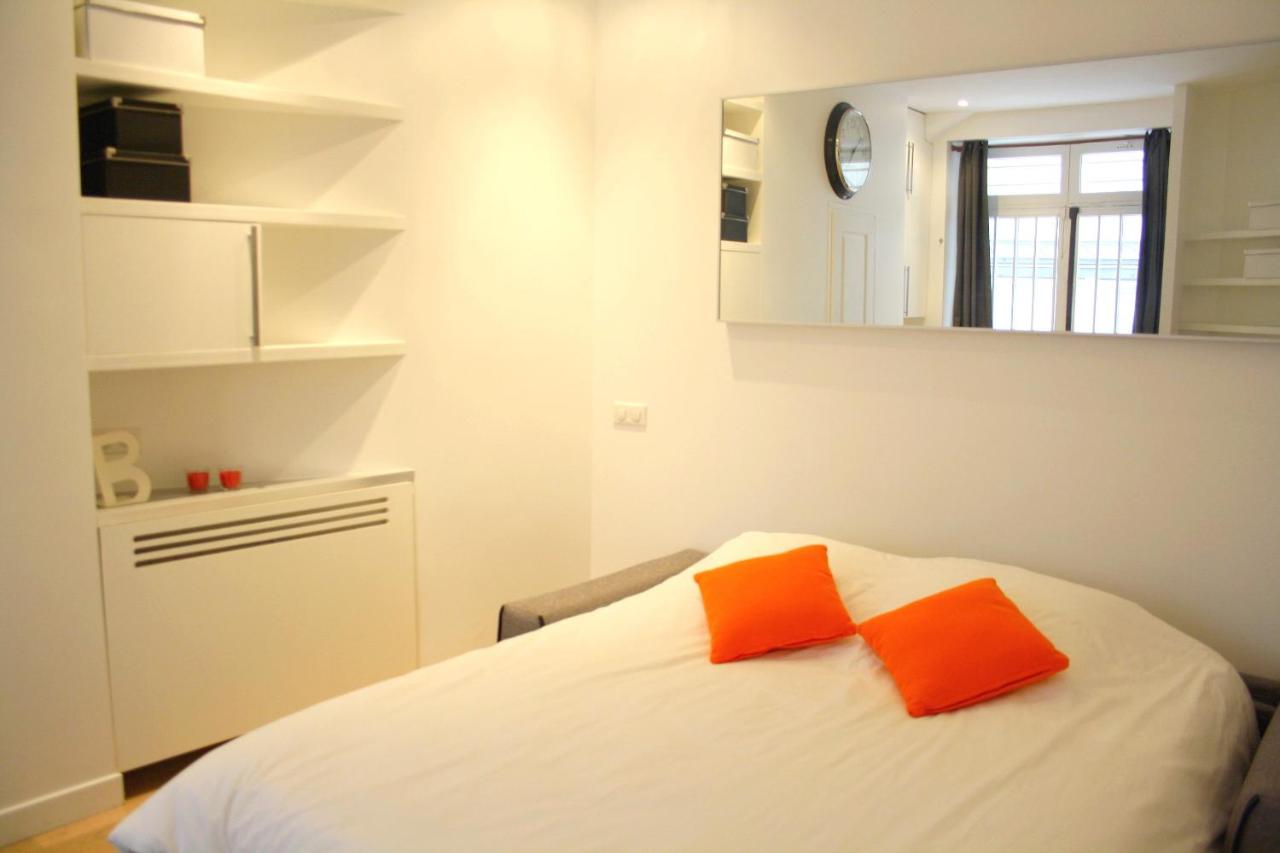 PALAIS ROYAL Paris, rue d'Argenteuil VII - 4