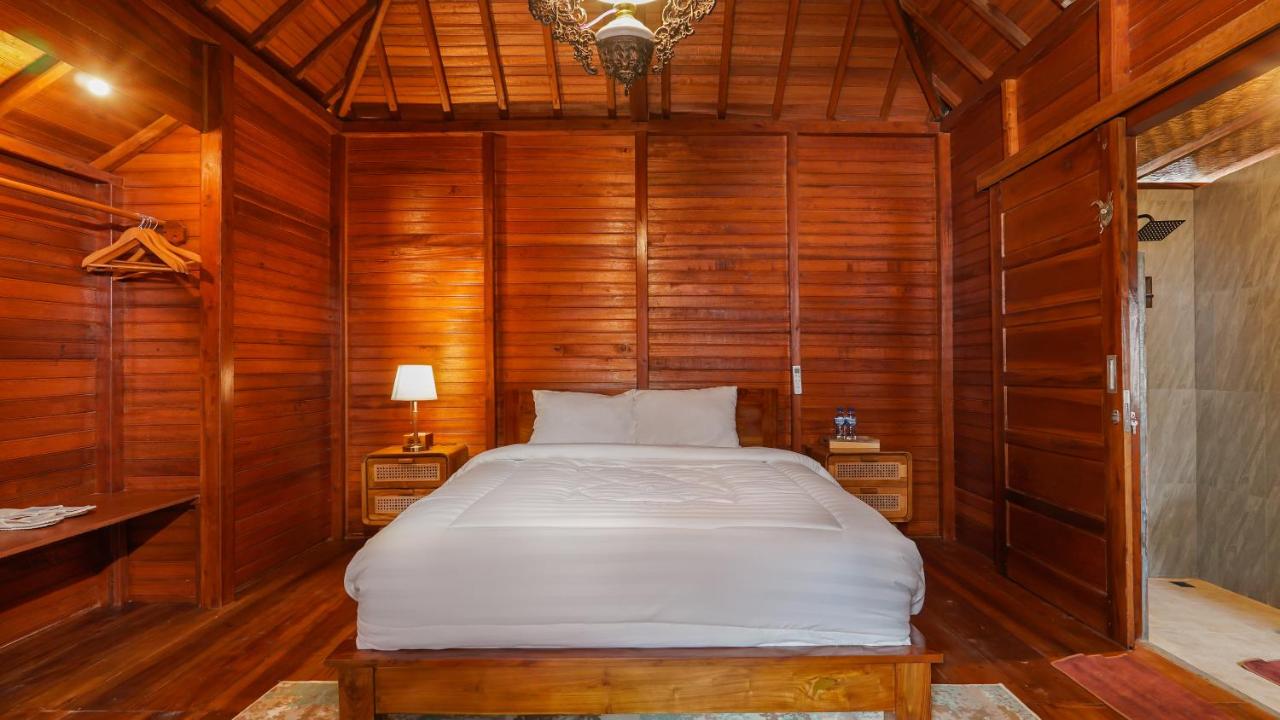 Orange wooden homestay - 2