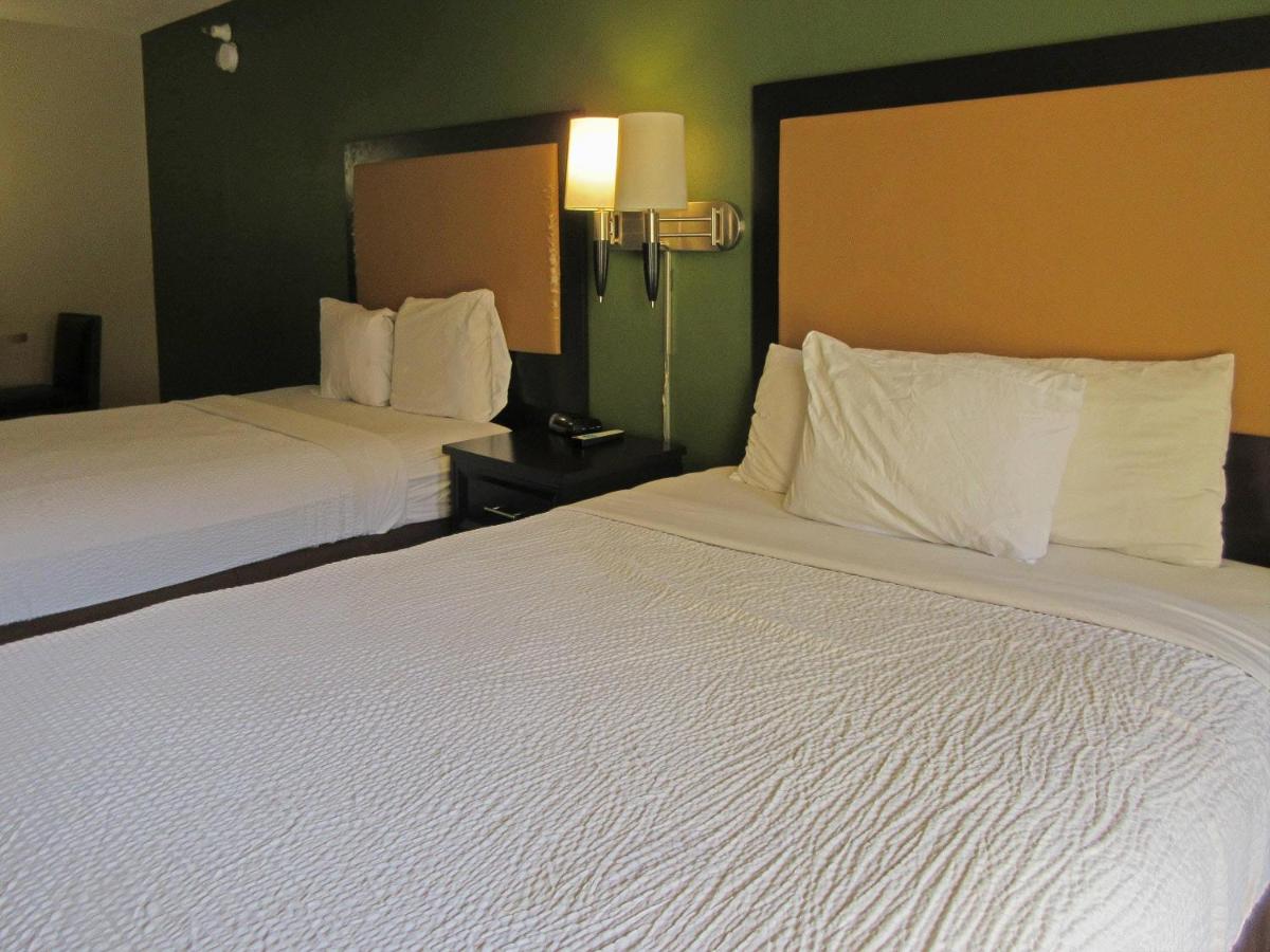 City Studios Inn and Suites — photo 13
