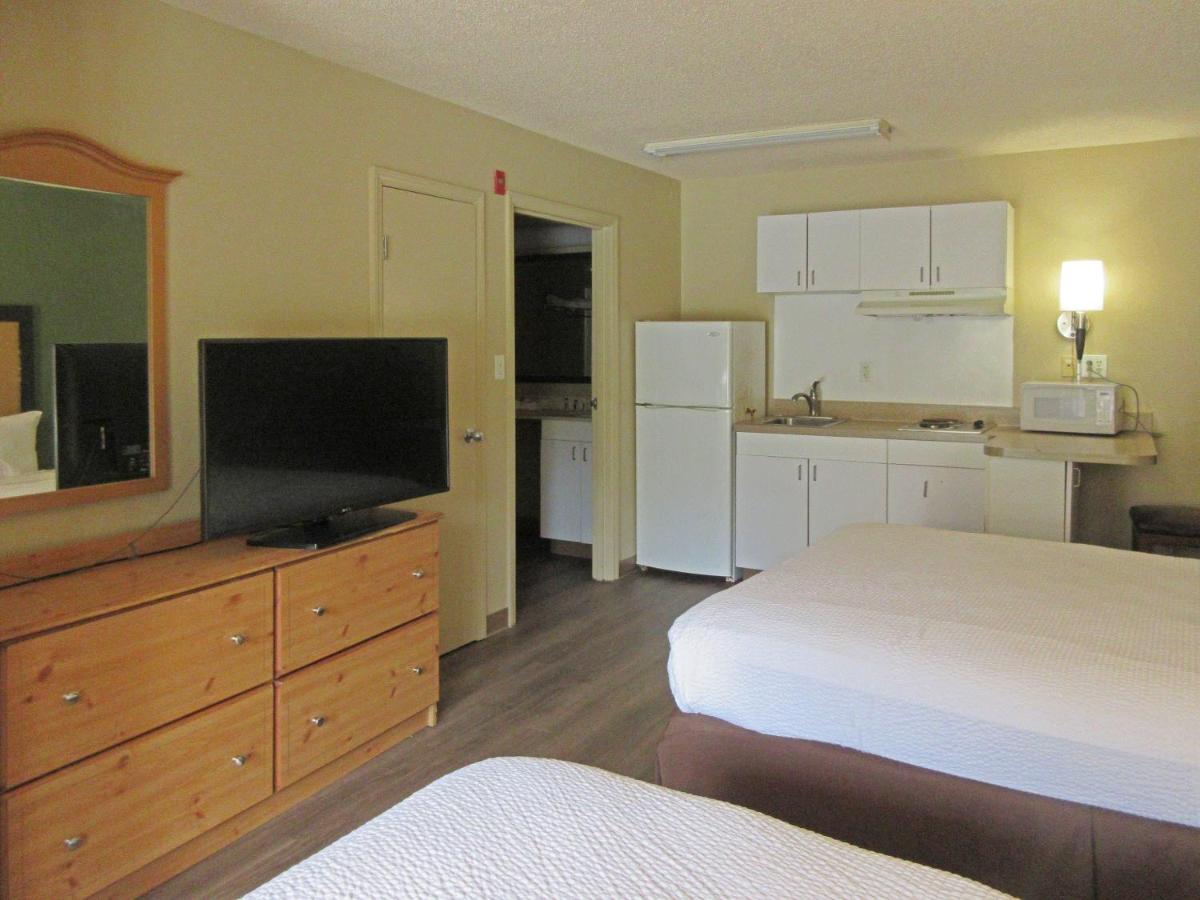 City Studios Inn and Suites — photo 14