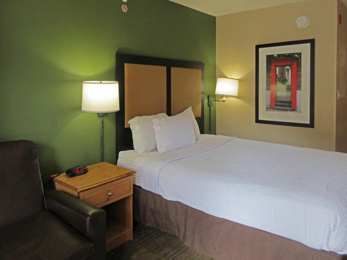 City Studios Inn and Suites — photo 17