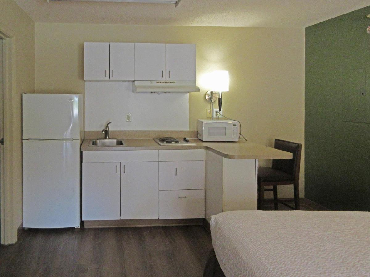City Studios Inn and Suites — photo 16