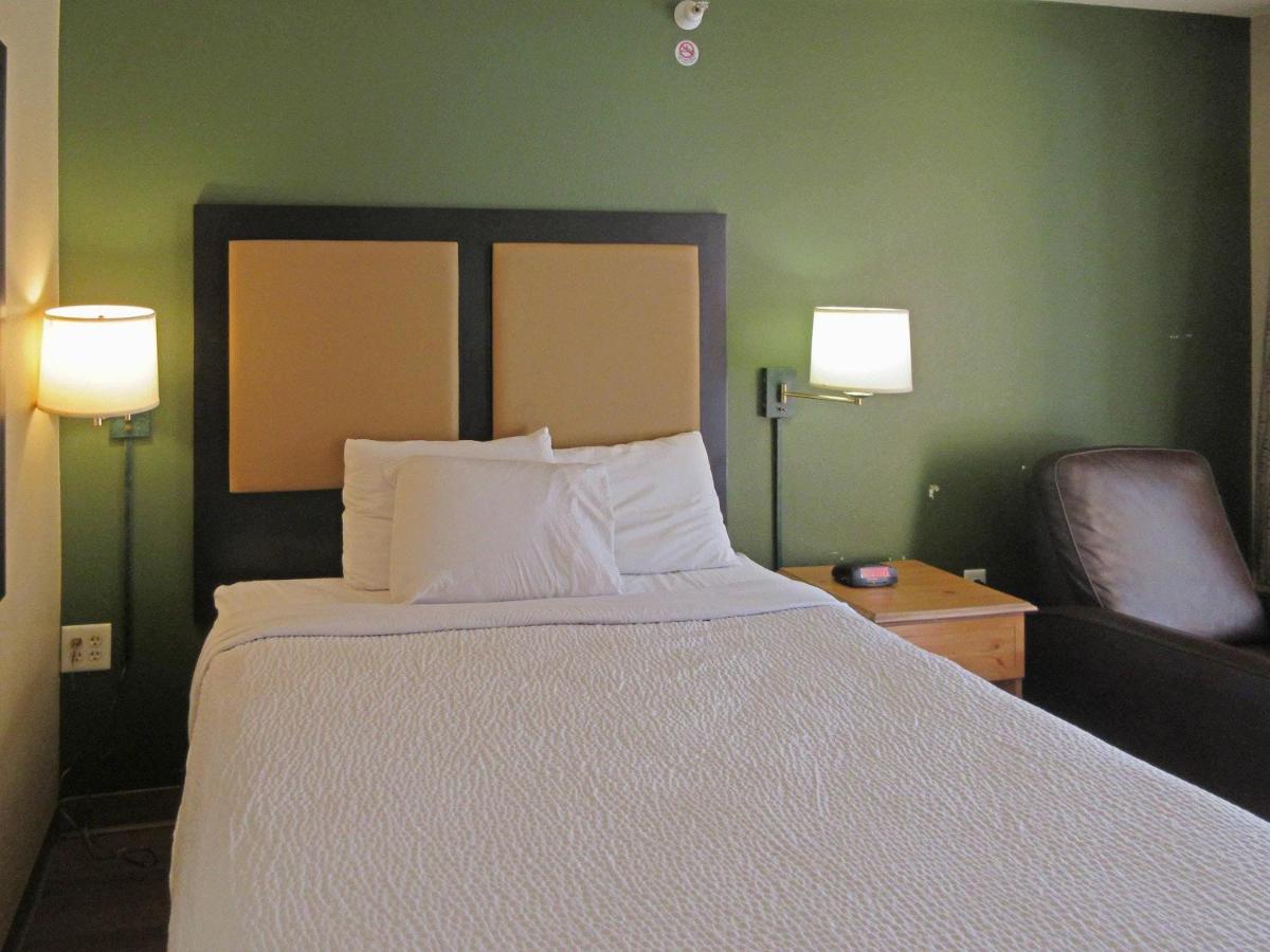City Studios Inn and Suites — photo 18