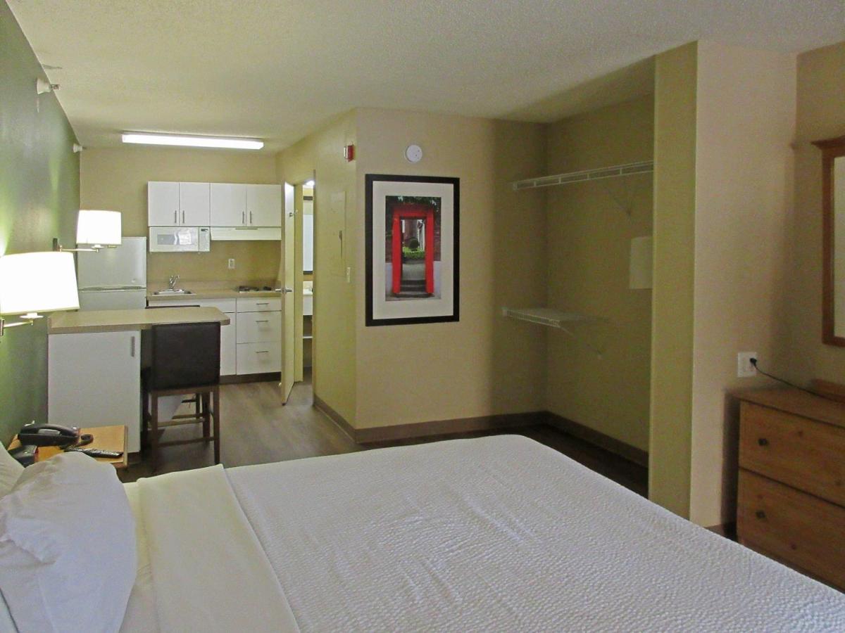 City Studios Inn and Suites — photo 23