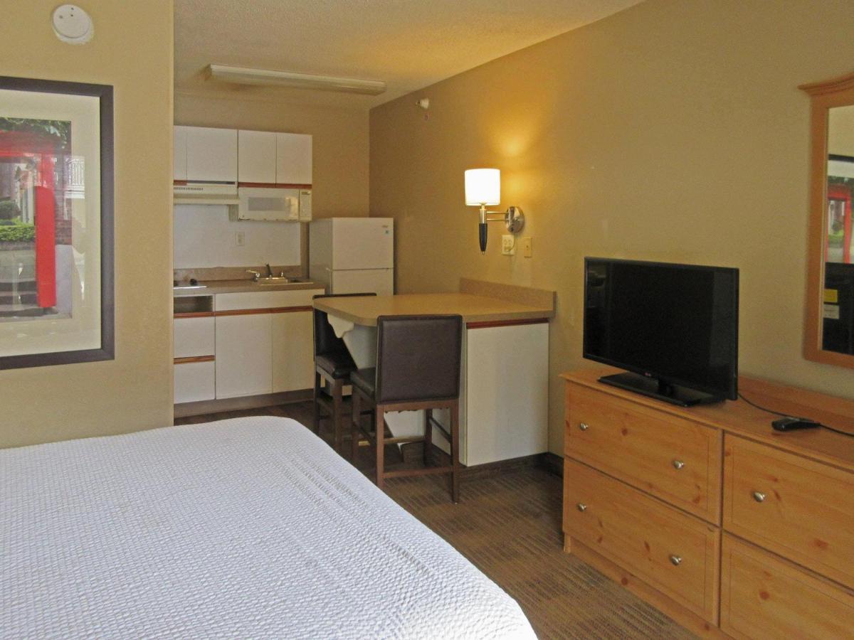 City Studios Inn and Suites — photo 21