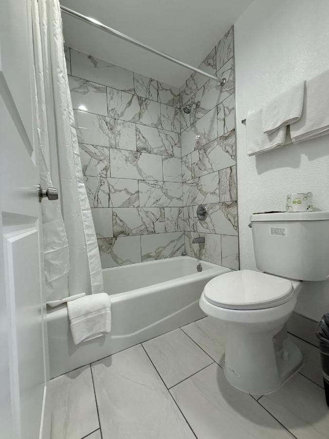 Royale Inn — photo 12