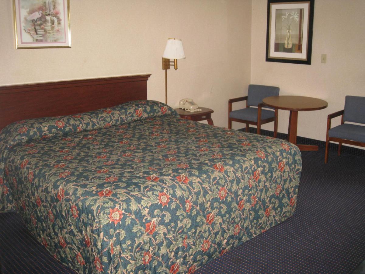 Budget Inn — photo 21