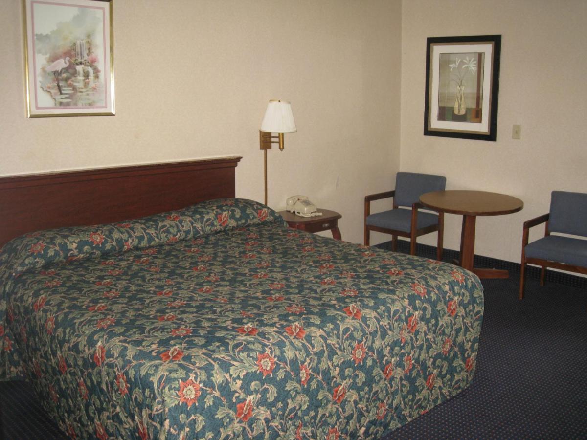 Budget Inn — photo 14