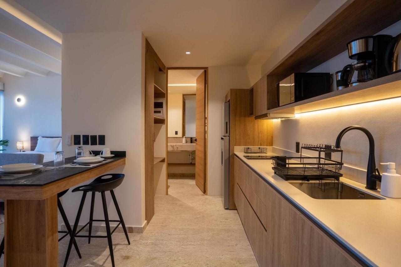 Nomad Studio Fast WiFi and Rooftop Pool - 2