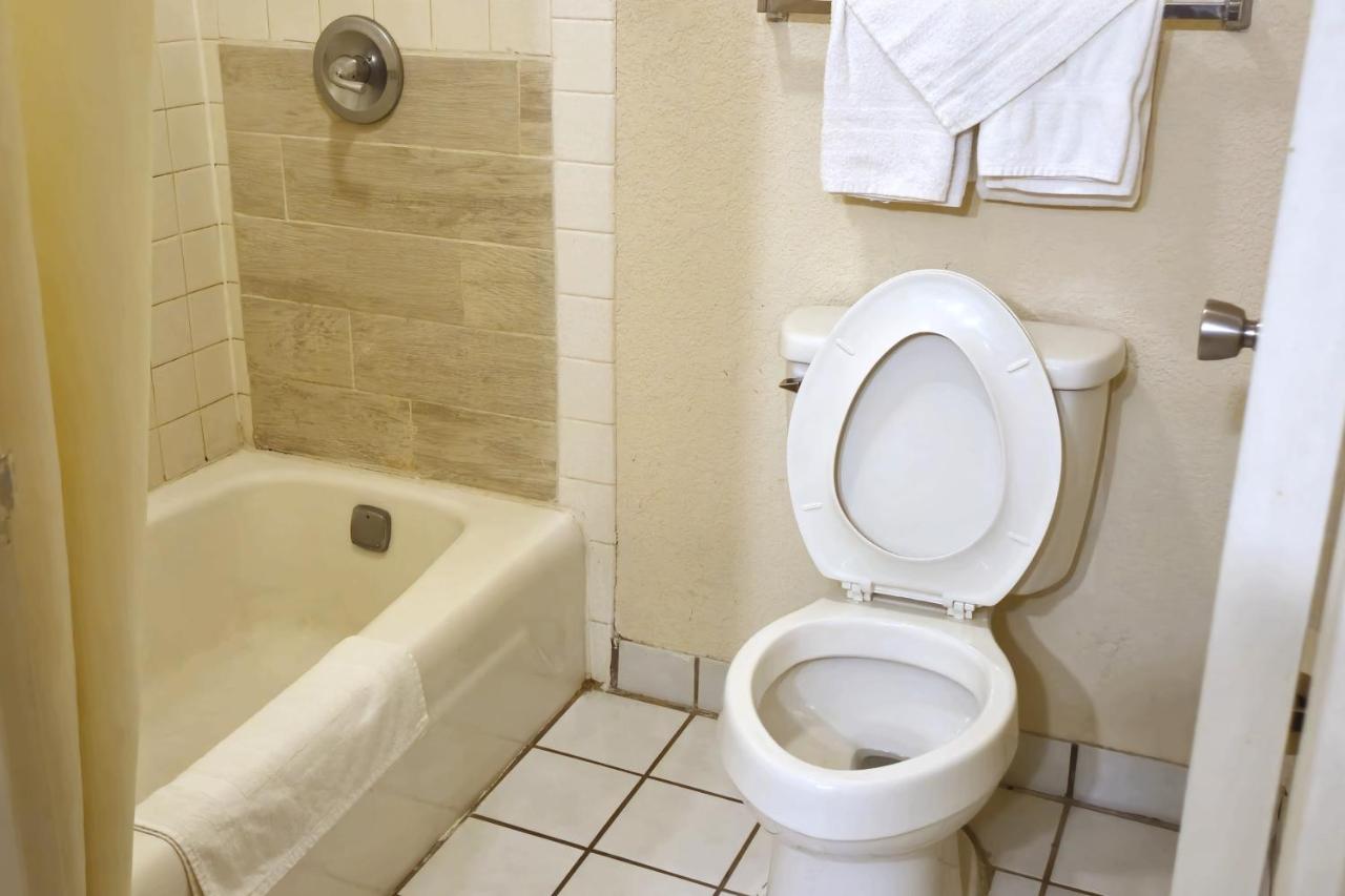 River Valley Inn & Suites (Extended Stay) — photo 16