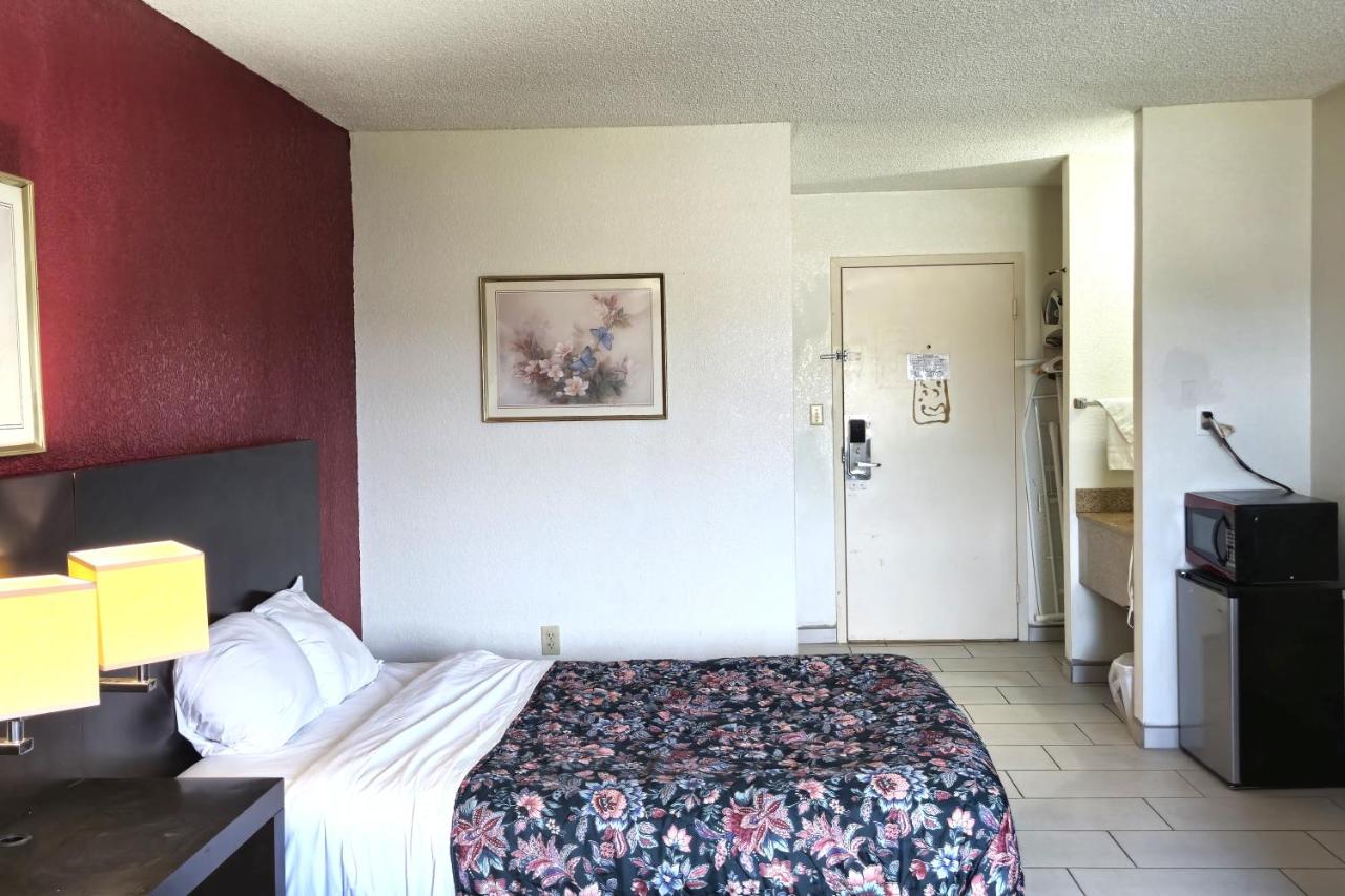 River Valley Inn & Suites (Extended Stay) — photo 15