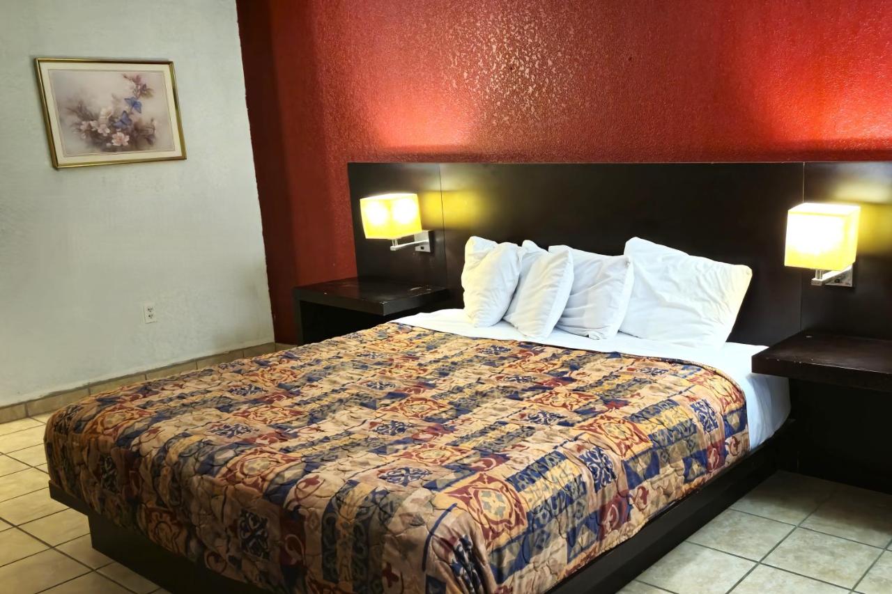 River Valley Inn & Suites (Extended Stay) — photo 13