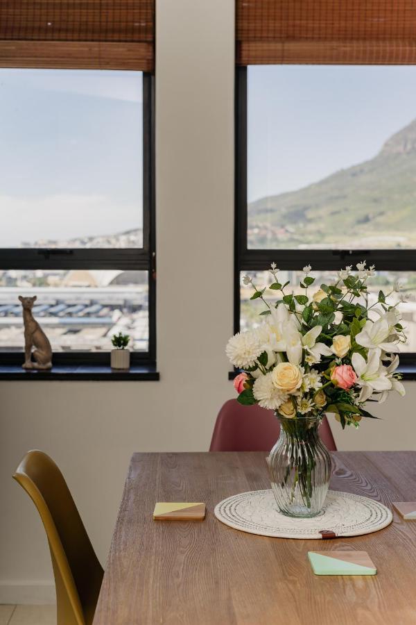 Modern City Apartment with Table Mountain Views - 4
