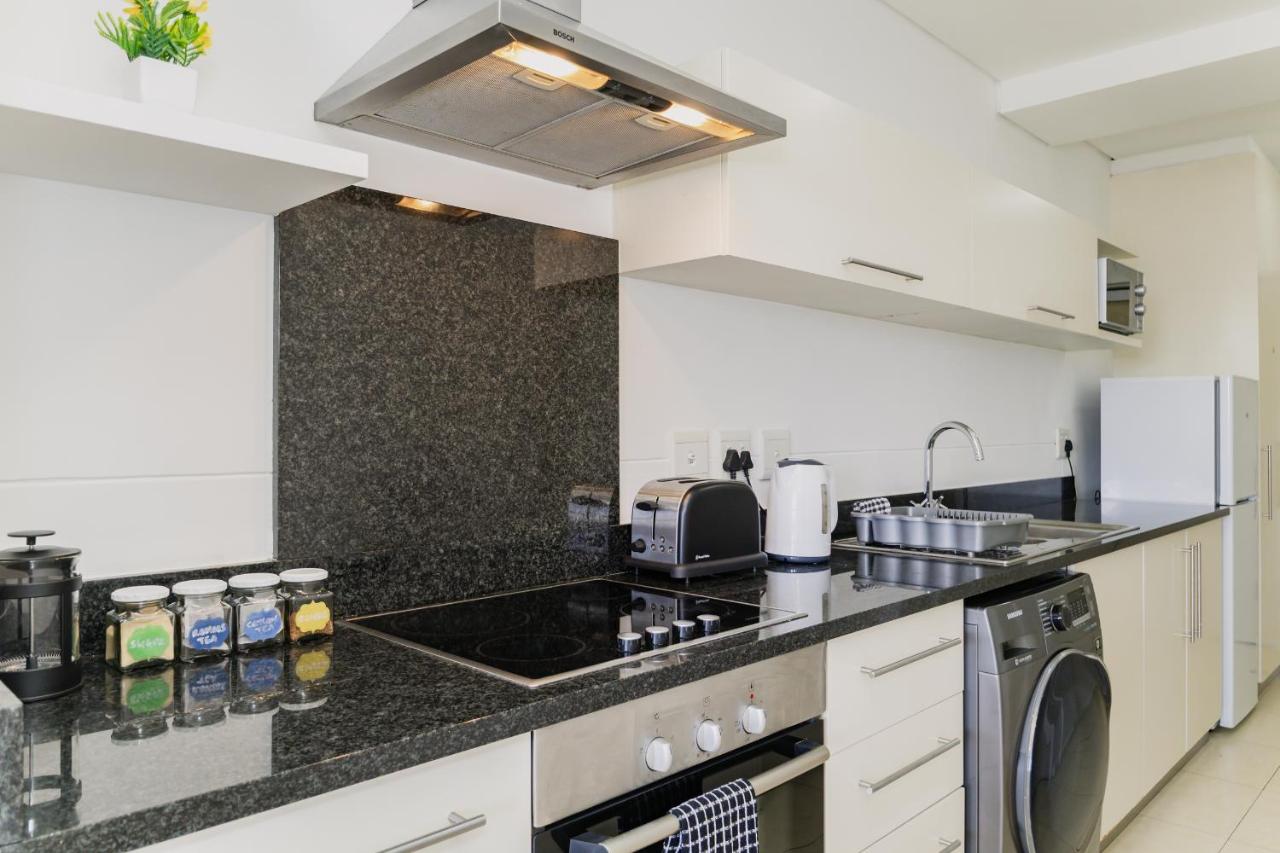 Modern City Apartment with Table Mountain Views - 5