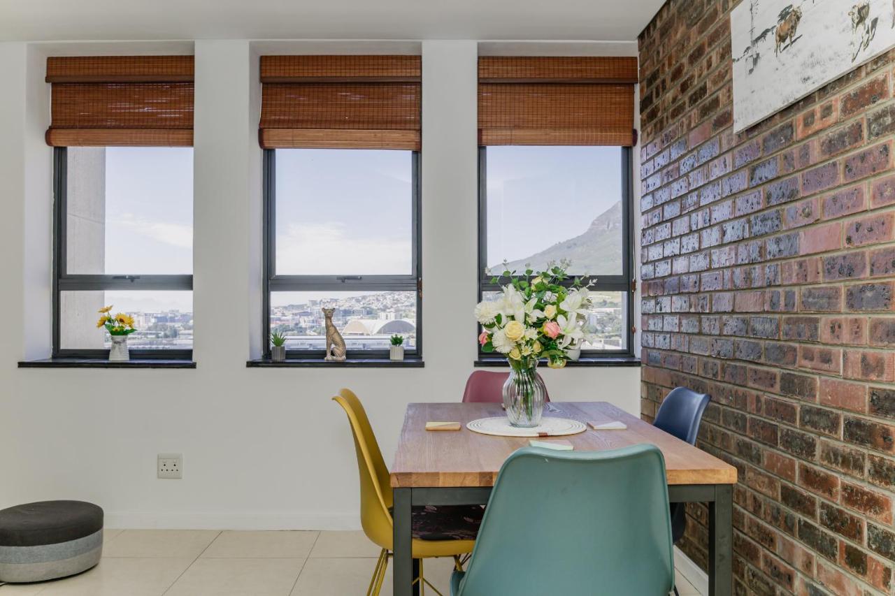 Modern City Apartment with Table Mountain Views - 2