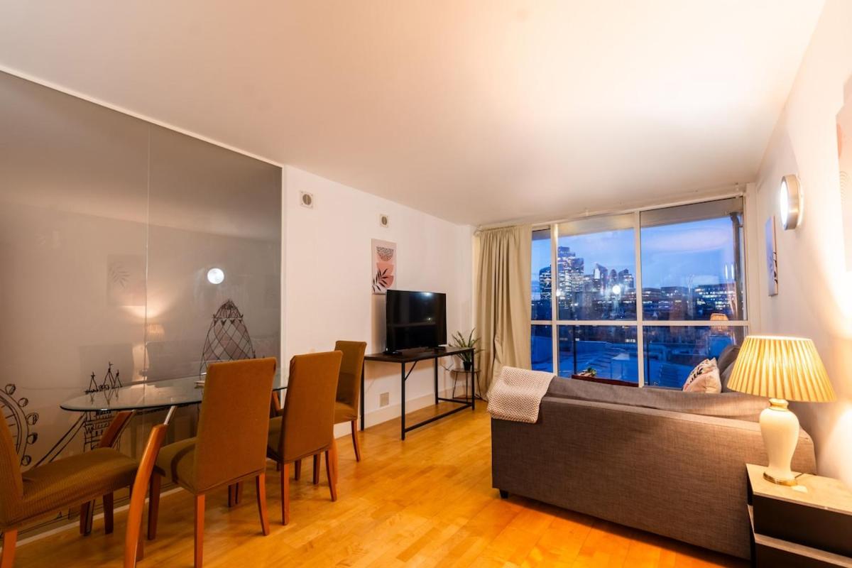 Amanah Properties - Stylish 3-Bedroom Skyline Apartment Near London Bridge - 2