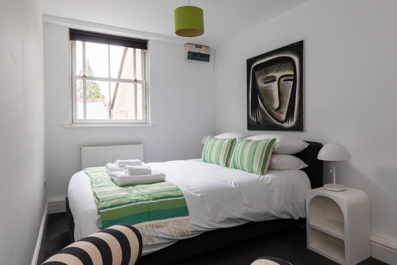 Old Farmhouse - Brand New Apartment - Free Parking - Central Bath - 4