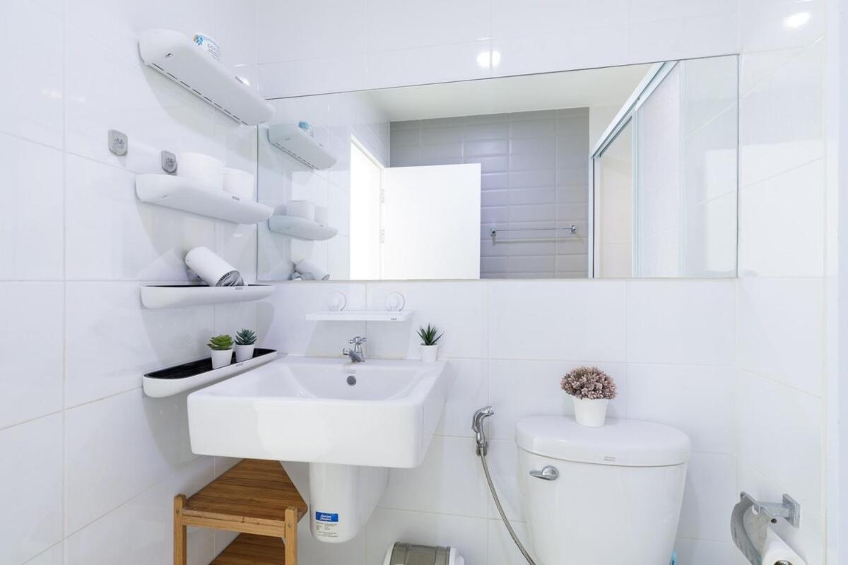 Downtown Spacious Luxury Condo BKK- 5 mins BTS! - 2