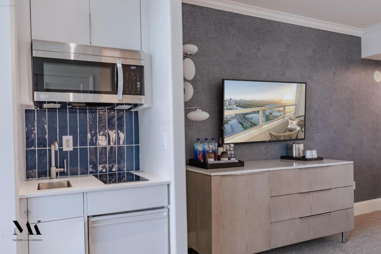 FontaineBleau Resort High Floor w Ocean Views - 2