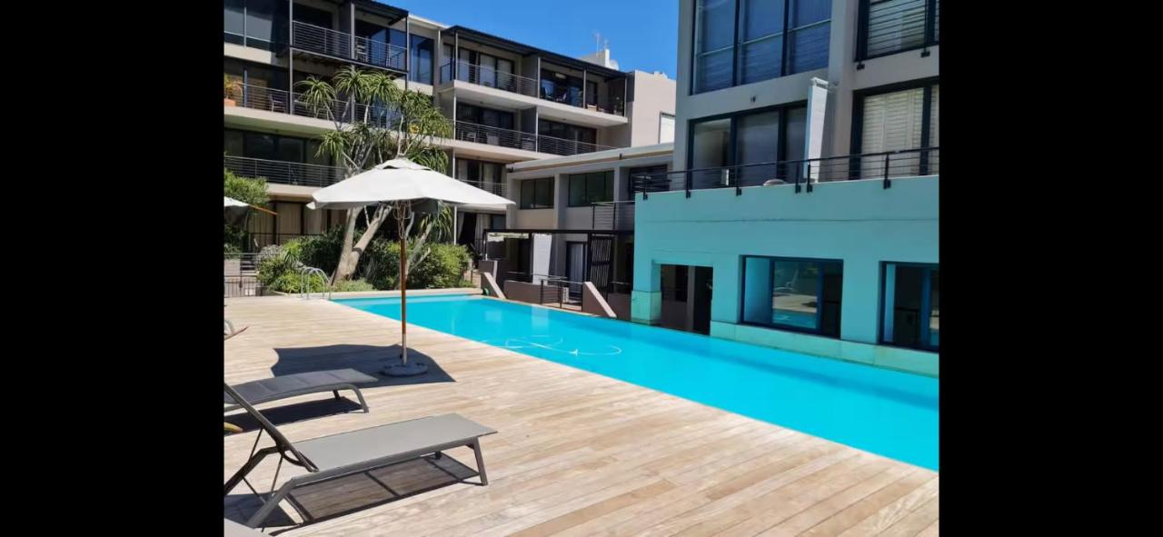 Modern 2 Bedroom Apartment Heart of Cape Town CBD - 4
