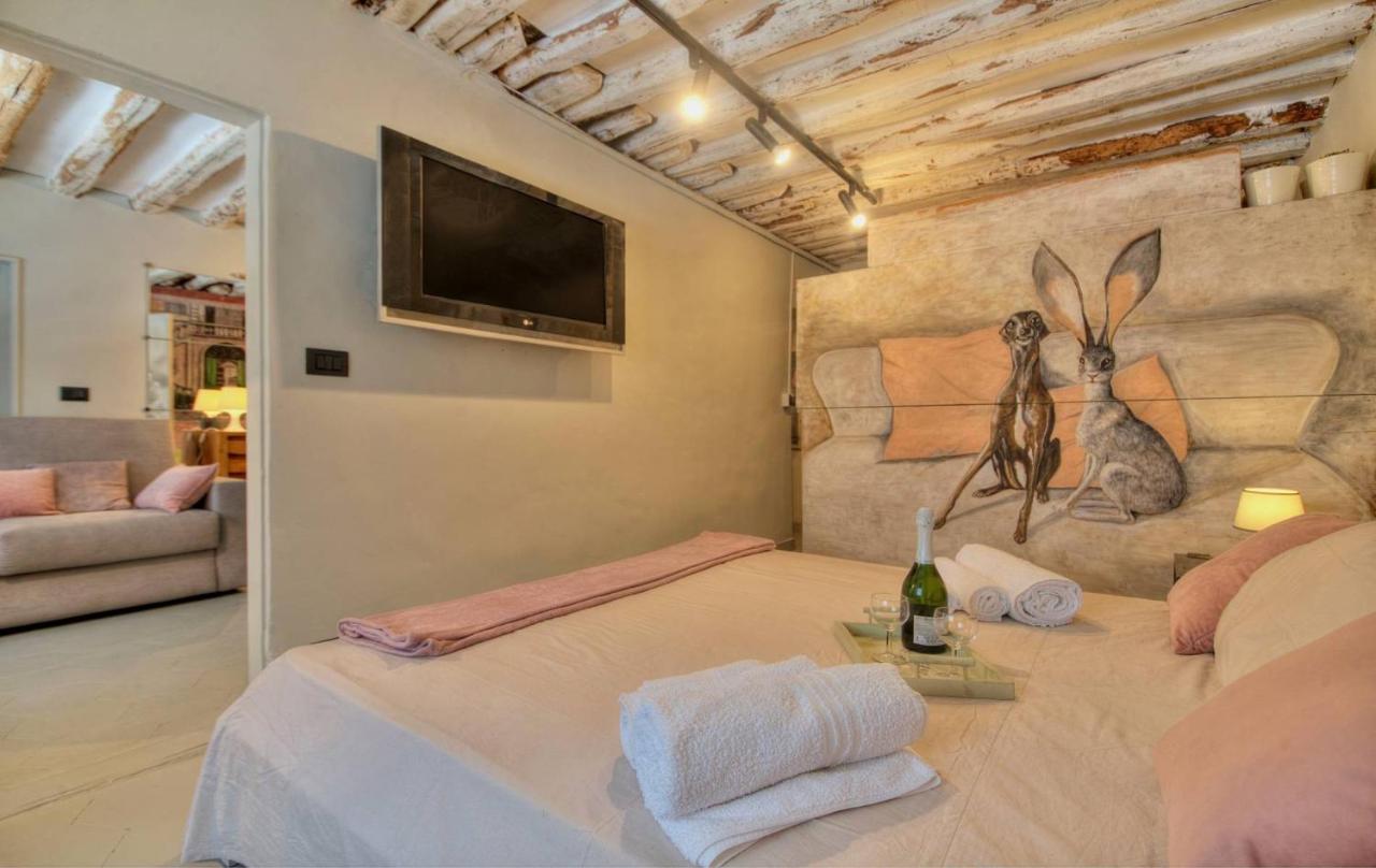 Historic Center, Piazza De Ferrari, Aquarium - 5