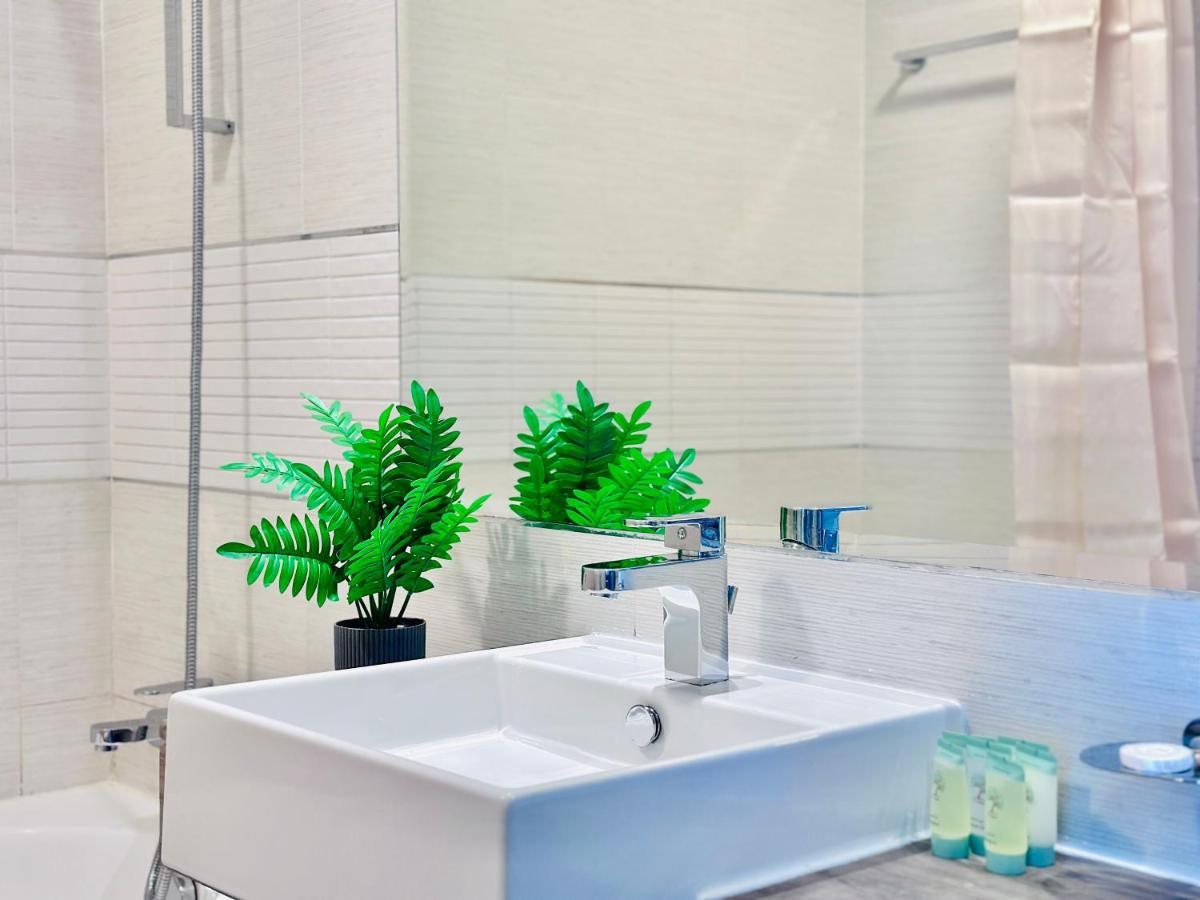 Urban Oasis 1BR Apartment in Gate Towers - 3