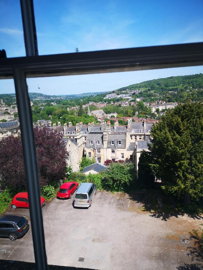 Central Bath Apartment Private Parking Courtyard Garden - 5