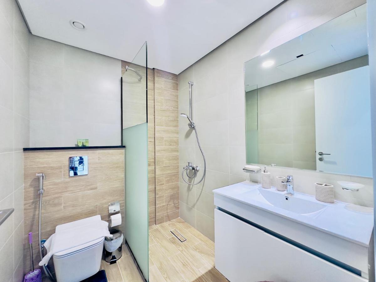 Modern 2BR Retreat at The Gate in Masdar City - 3