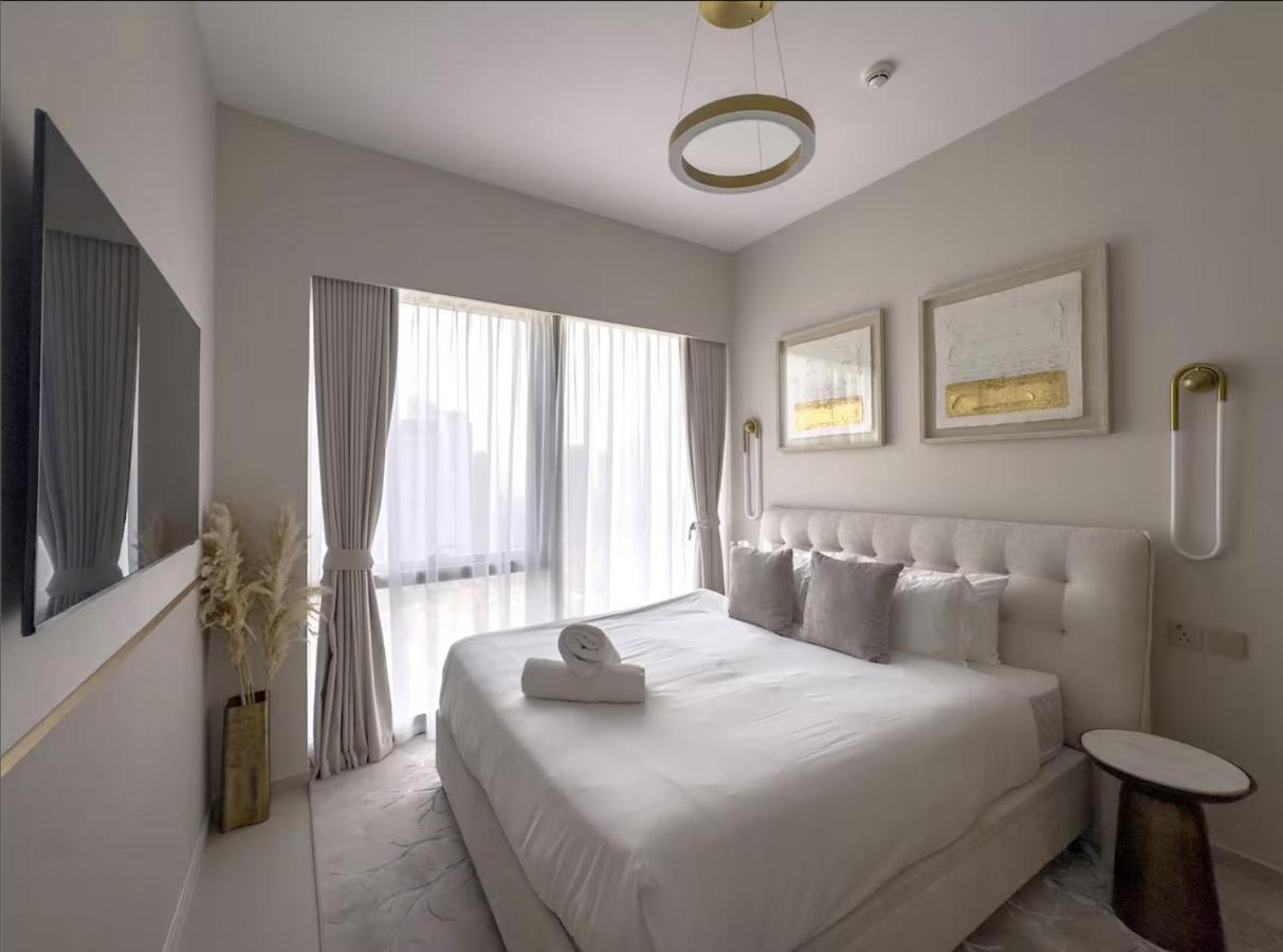 GRANDE SIGNATURE with a direct Burj Khalifa view and Private Fountain Show at high floor with DXB AIRPORT VIP Shuttle option for 6 guests - 4