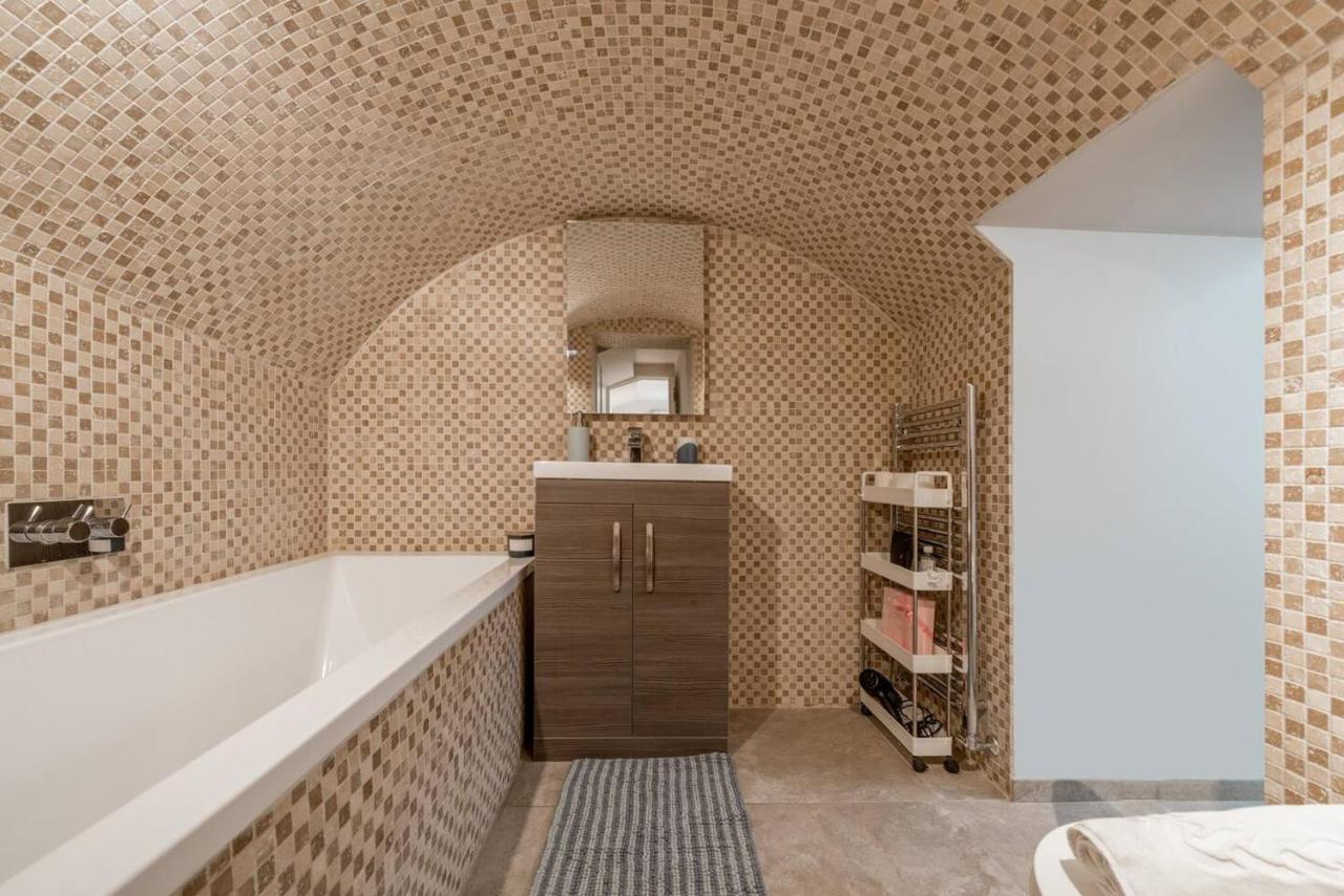 Niru Experience Hidden Secret 2BD 2BA - 3