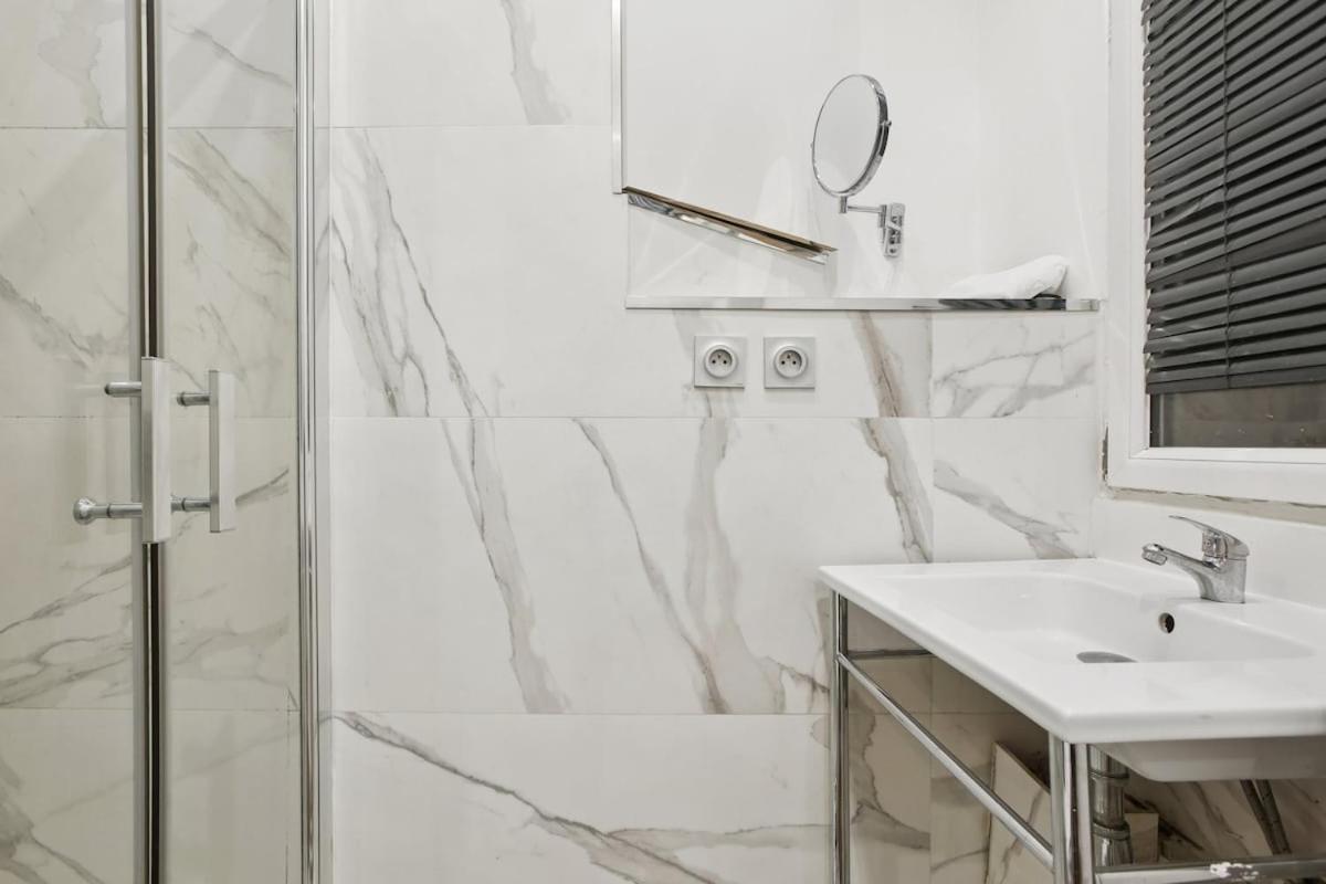 Elegant bright studio in prestigious 7th arrondissement - 3