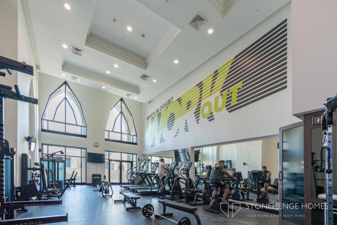 Chic 1BR Apartment in Downtown Dubai Steps Away from Burj Khalifa & Dubai Mall - 3