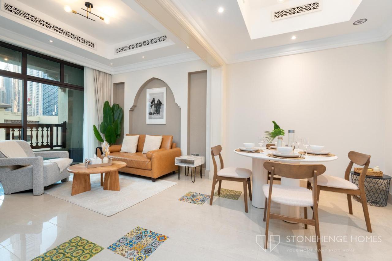 Chic 1BR Apartment in Downtown Dubai Steps Away from Burj Khalifa & Dubai Mall - 4