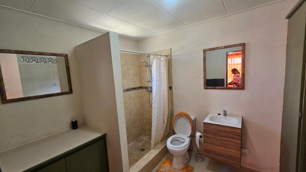 Cozy 1-Bedroom Apartment Near Botanical Gardens - 4