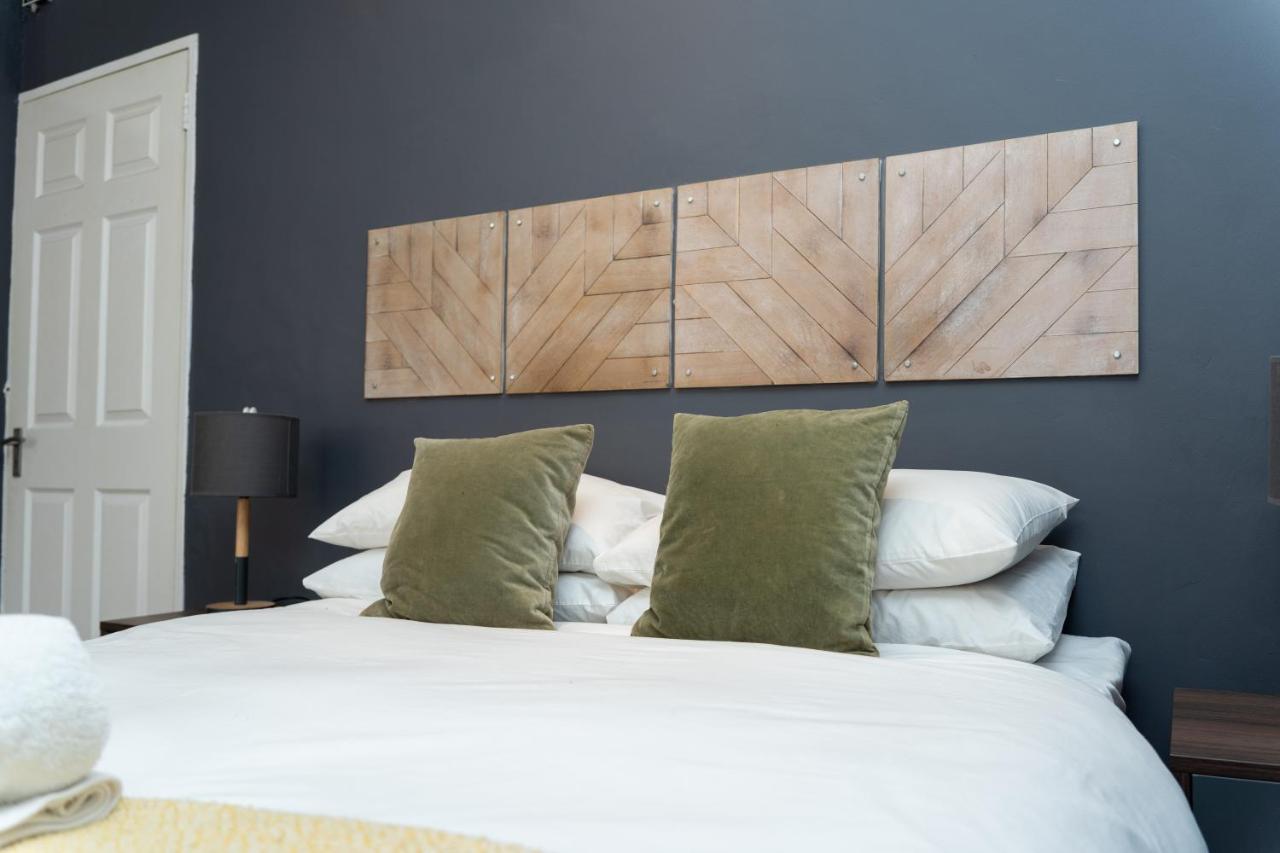 City Centre Apartment - Steps from Everything - 5